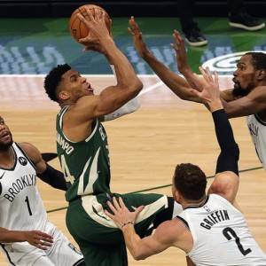  米德尔顿关键三分空心入网，雄鹿加时险胜篮网迎连胜  